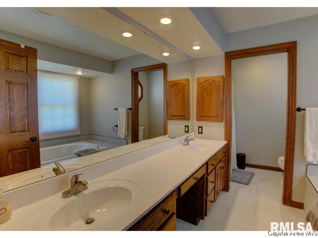 2335 Chesapeake Landing Springfield, IL 62712 - Photo 23 of 36