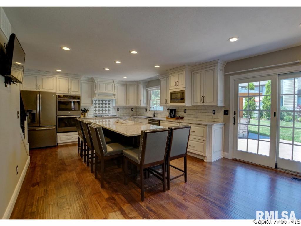 2335 Chesapeake Landing Springfield, IL 62712 - Photo 4 of 36