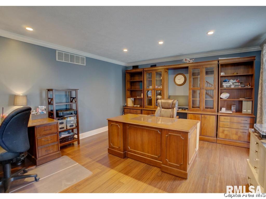 2335 Chesapeake Landing Springfield, IL 62712 - Photo 5 of 36