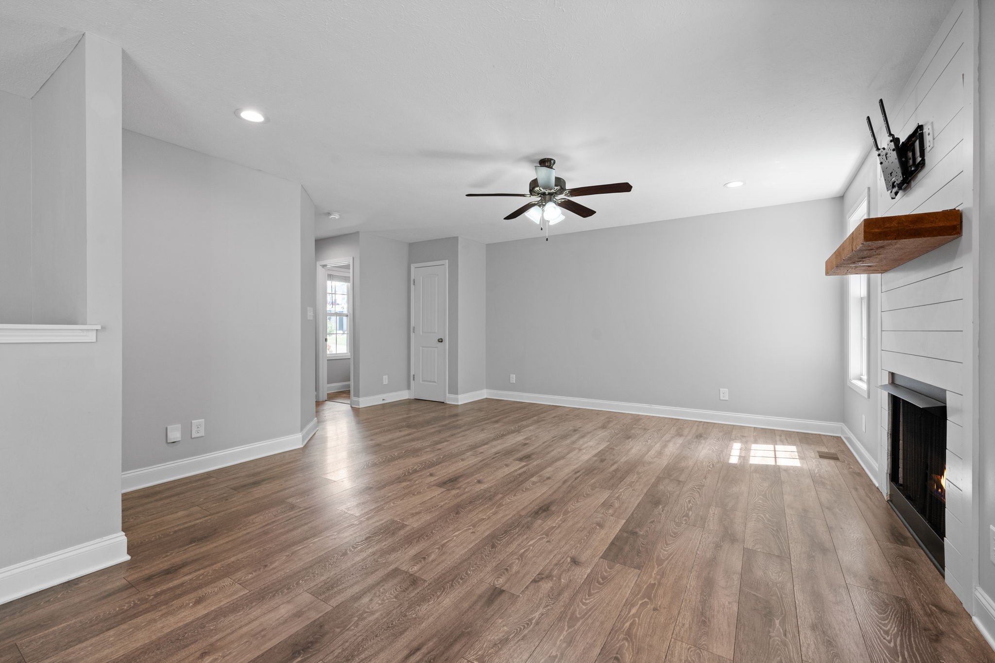 1733 Rains Road Clarksville, TN 37042 - Photo 12 of 42 Gallery Image 12