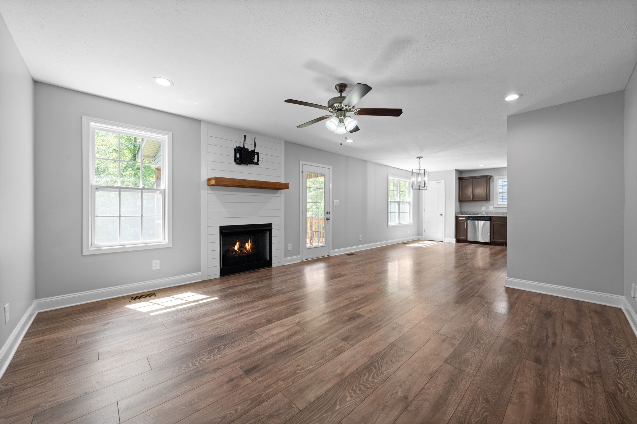 1733 Rains Road Clarksville, TN 37042 - Photo 10 of 42 Gallery Image 10