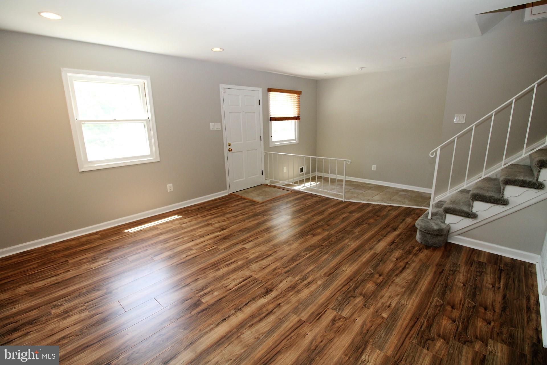 12137 Dove Circle Laurel, MD 20708 - Photo 4 of 25 Living Room