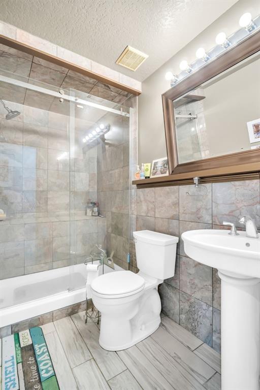 4915 S Road New Port Richey, FL 34652 - Photo 29 of 93 a bathroom with a sink a toilet a mirror and bathtub