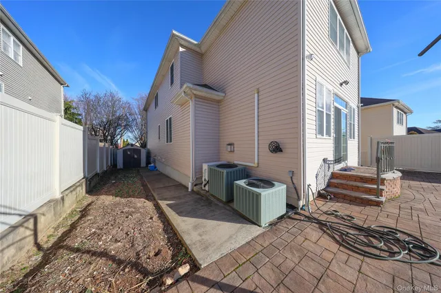a house view with a backyard and a chair
