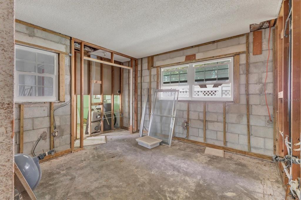 1977 Beach Road, Unit 19 Englewood, FL 34223 - Photo 23 of 47 a view of an empty room and window