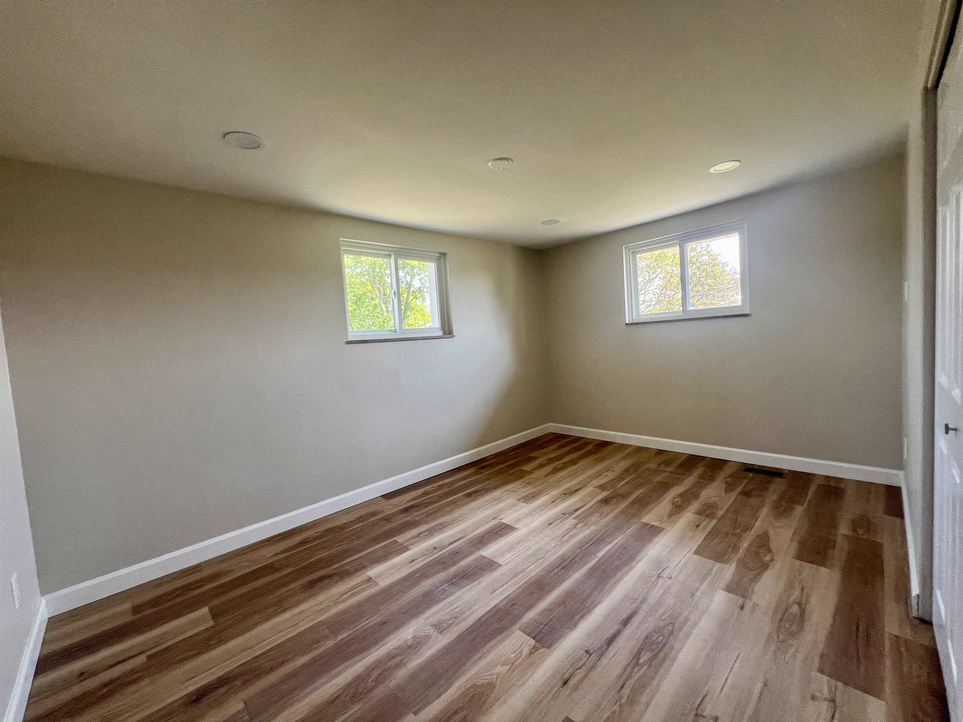 8921 North Mission Road Clare, MI 48617 - Photo 27 of 51 Primary Suite