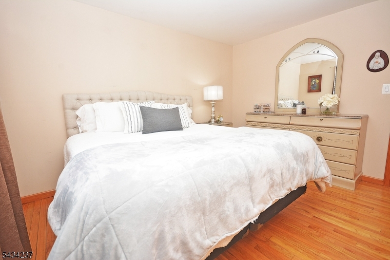 2463 Dorchester Road Union, NJ 07083 - Photo 10 of 33