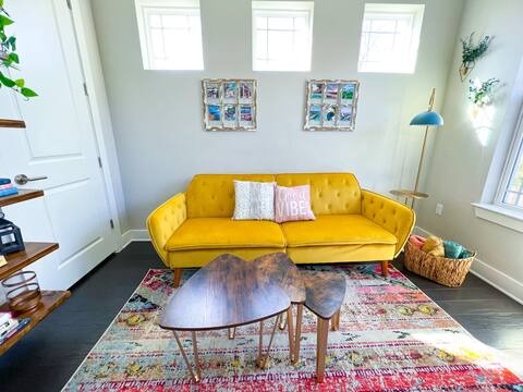 807 East 16th Street, Unit B Austin, TX 78702 - Photo 15 of 31 a bathroom with a blue sink and a mirror