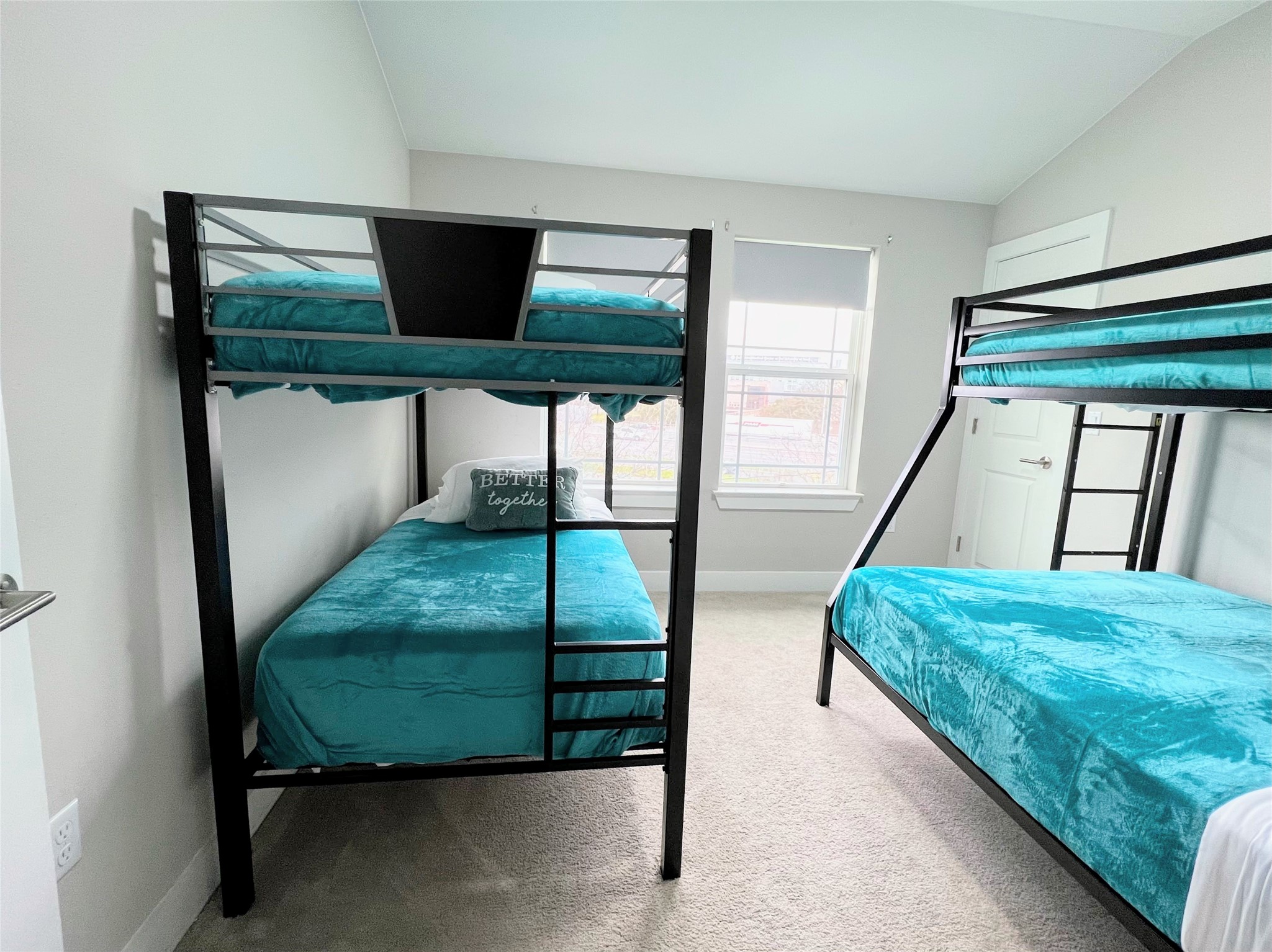 807 East 16th Street, Unit B Austin, TX 78702 - Photo 18 of 25 a bedroom with bunk bed