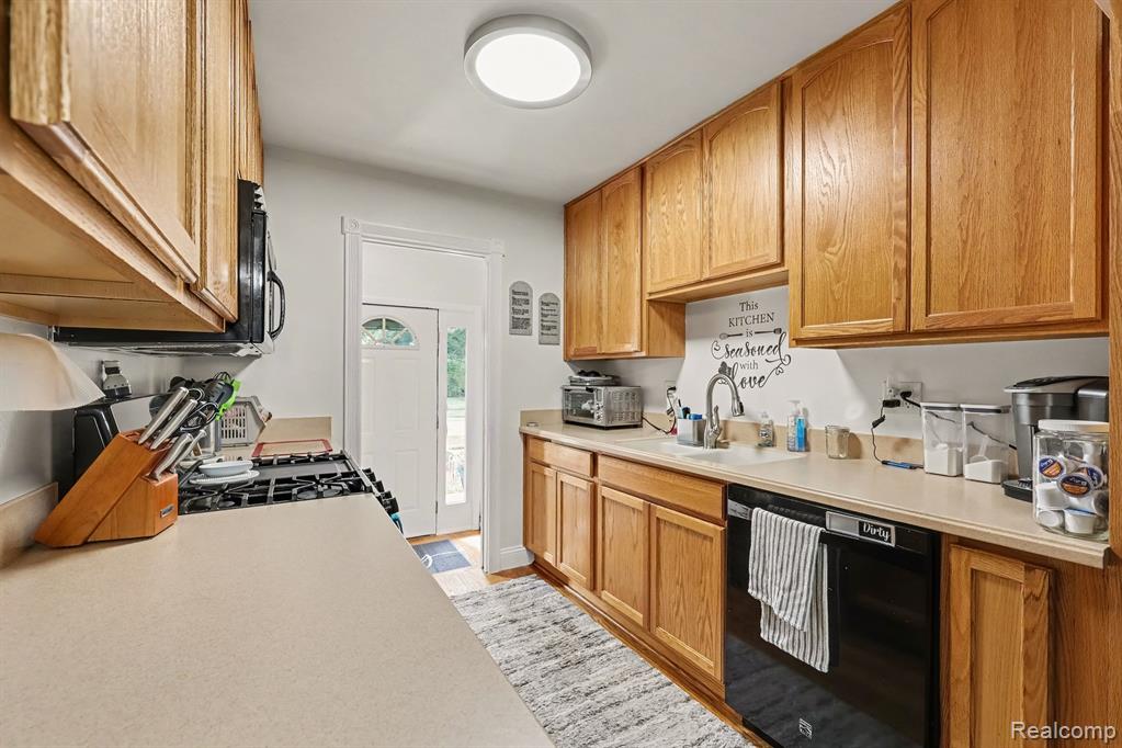 18237 Davidson Road Fraser, MI 48026 - Photo 5 of 27 Gallery Image 5