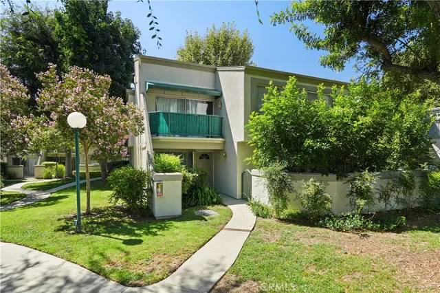 $630,000 | 18526 Mayall Street, Unit L, Northridge, CA 91324