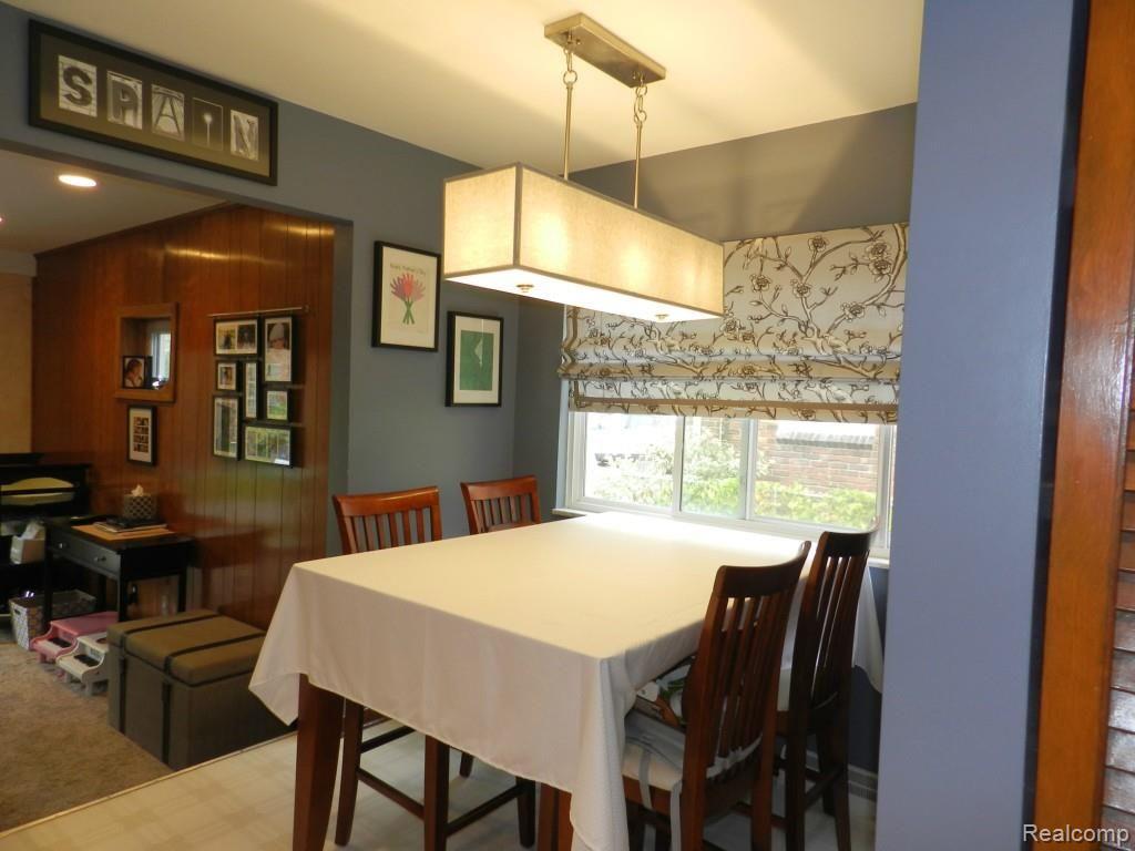 1622 Newcastle Road Grosse Pointe, MI 48236 - Photo 11 of 24 DSCN2535.jpg