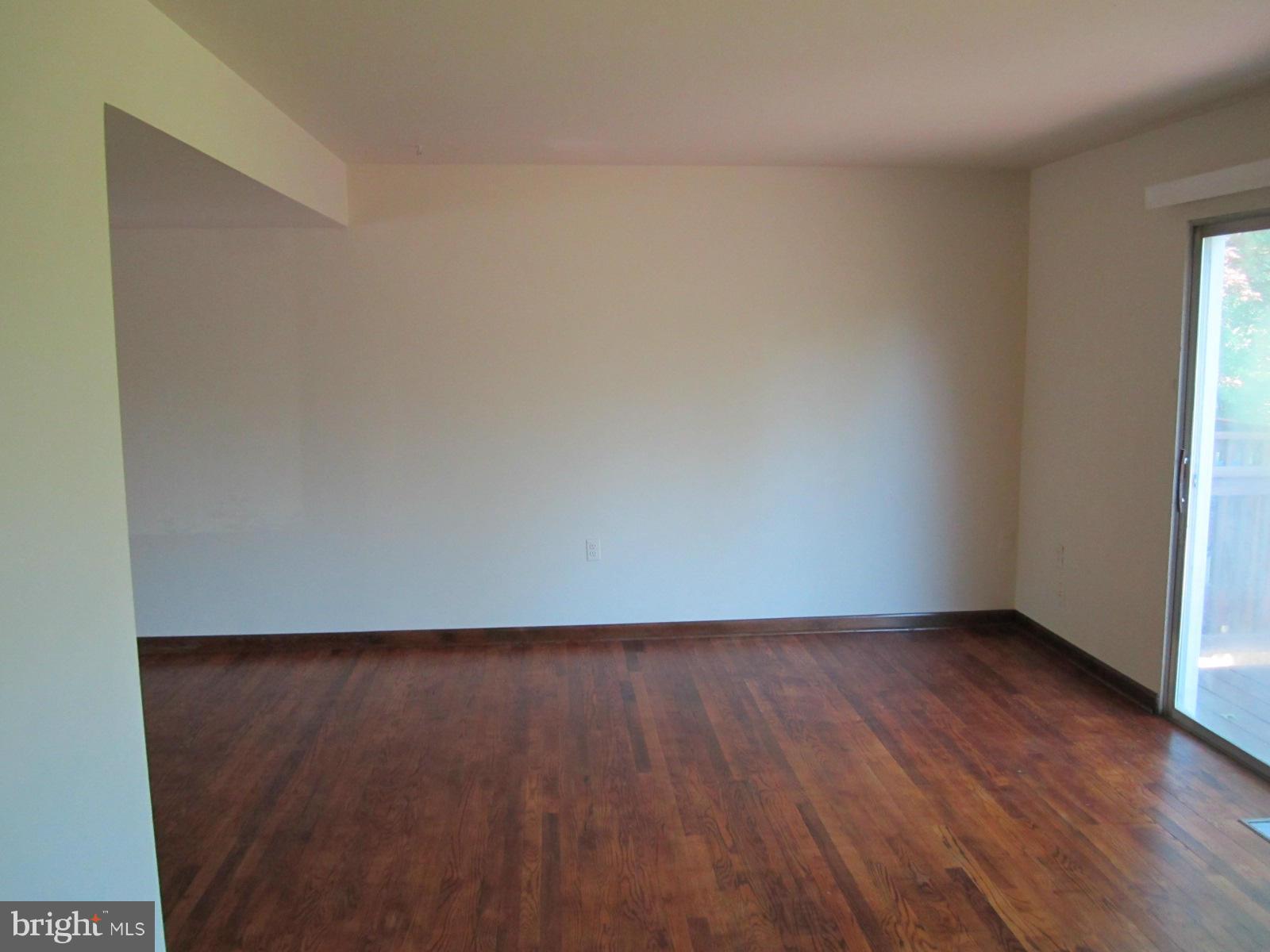 9529 Horizon Run Road, Unit 5A Gaithersburg, MD 20886 - Photo 7 of 24 Living Room