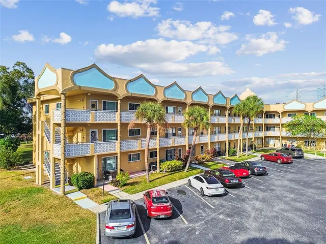 $121,500 | 2466 Ecuadorian Way, Unit 6, Clearwater, FL 33763