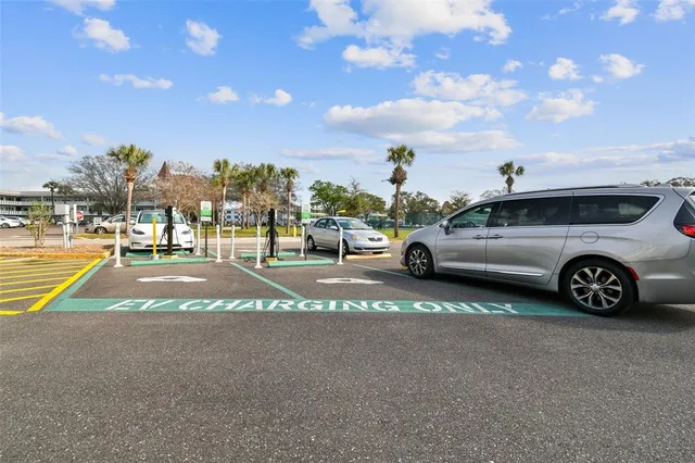 $121,500 | 2466 Ecuadorian Way, Unit 6, Clearwater, FL 33763