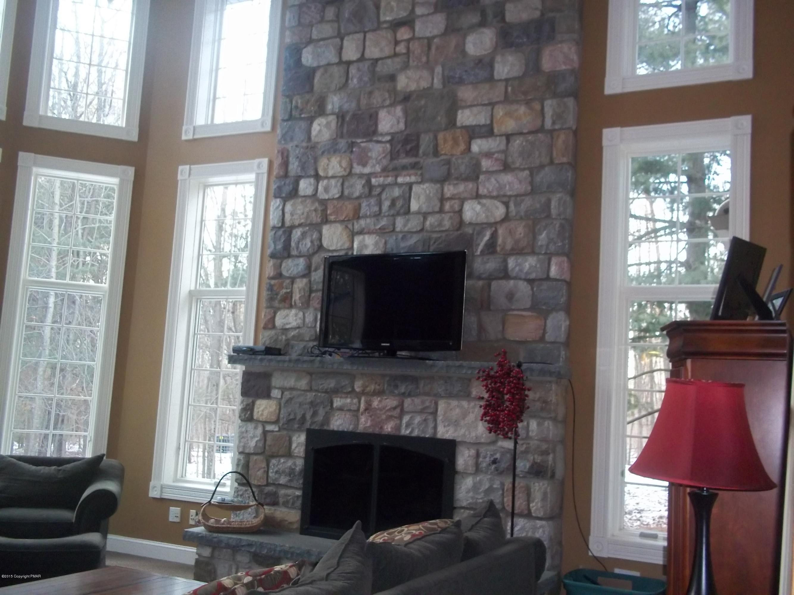 165 Beehler Road Bartonsville, PA 18321 - Photo 5 of 20 family room 1