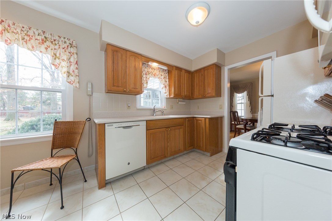 3716 Stoneleigh Road Cleveland Heights, OH 44121 - Photo 9 of 34