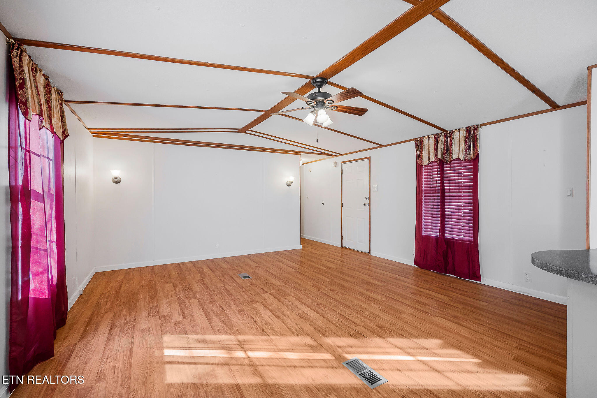 67 Fairview Loop Crossville, TN 38571 - Photo 5 of 20 DSC09546