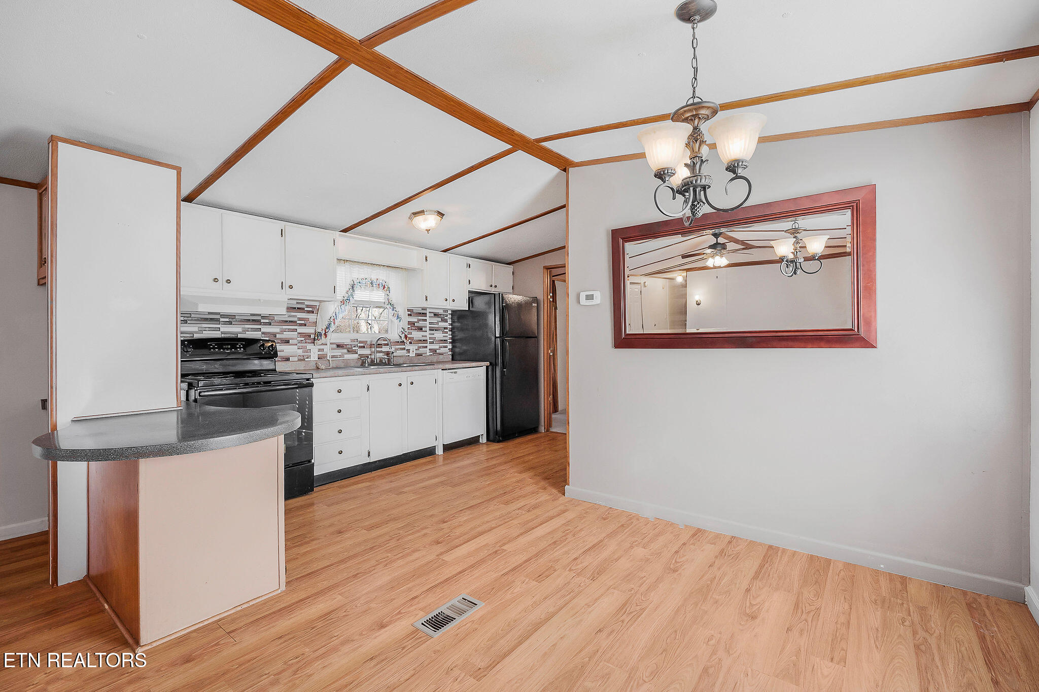 67 Fairview Loop Crossville, TN 38571 - Photo 6 of 20 DSC09549