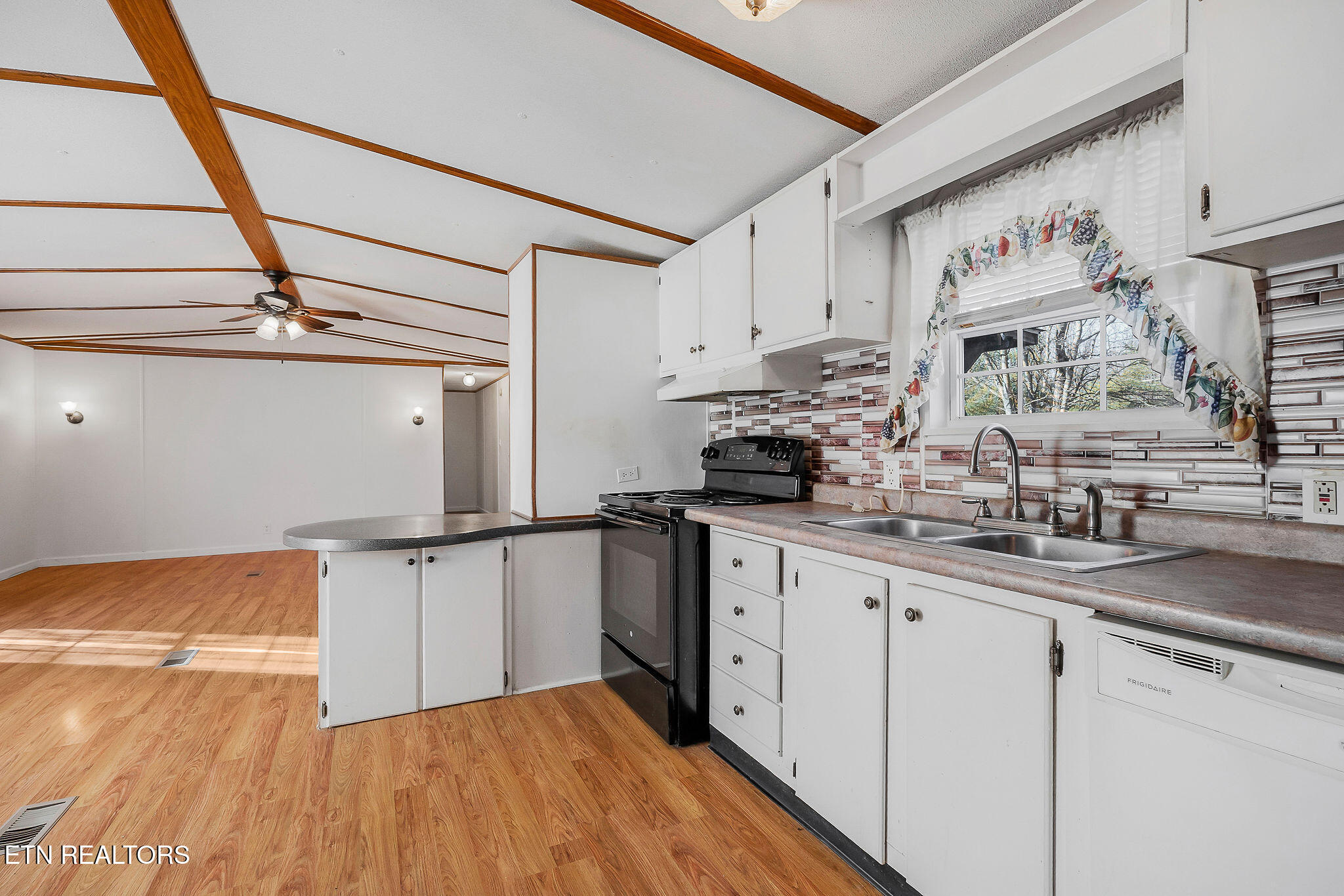 67 Fairview Loop Crossville, TN 38571 - Photo 8 of 20 DSC09555