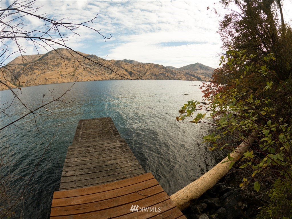 18490 South Lakeshore Road Chelan, WA 98816 - Photo 2 of 14 Gallery Image 2