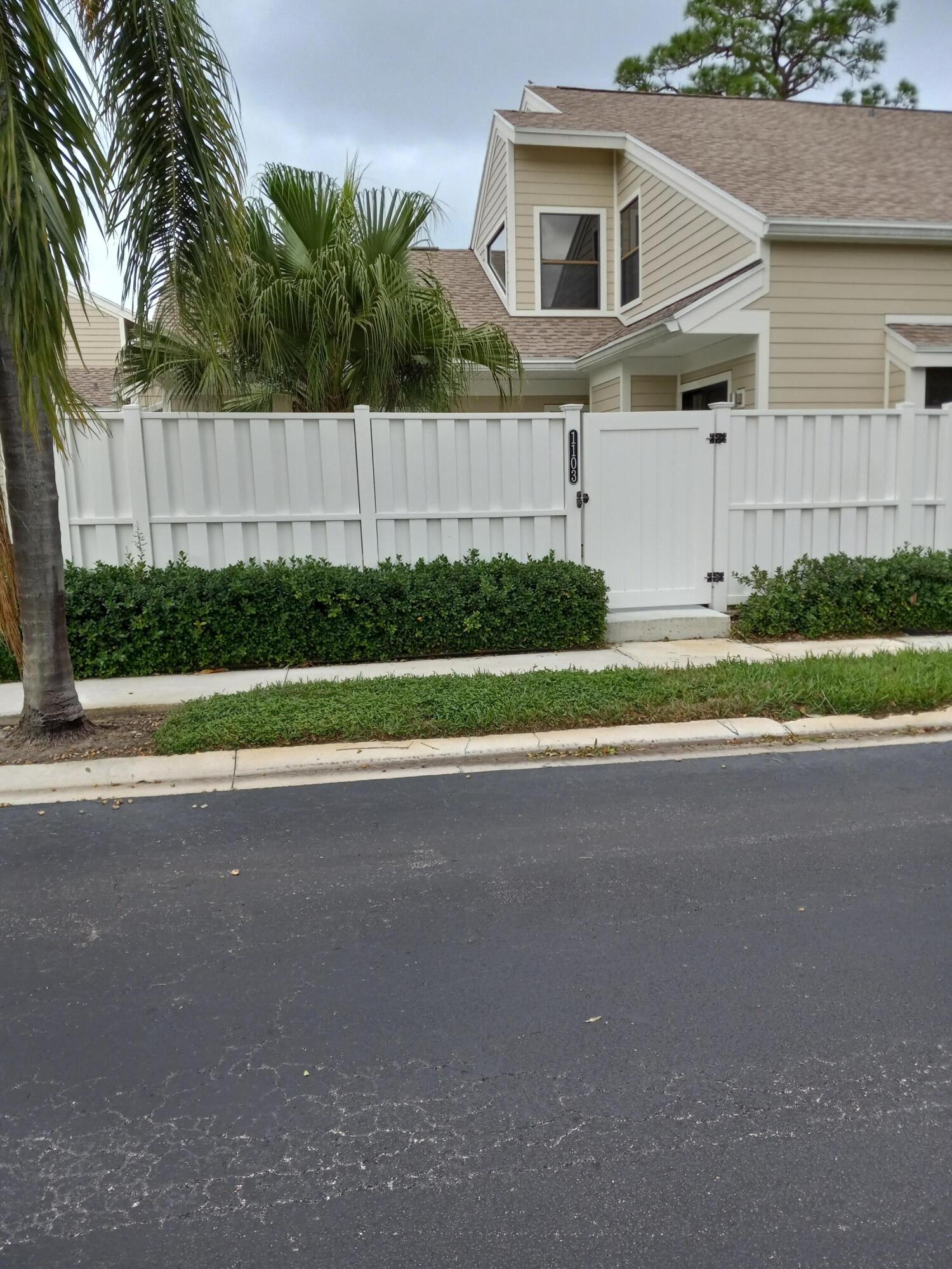 1103 Summerwinds Lane Jupiter, FL 33458 - Photo 2 of 19 1103-2