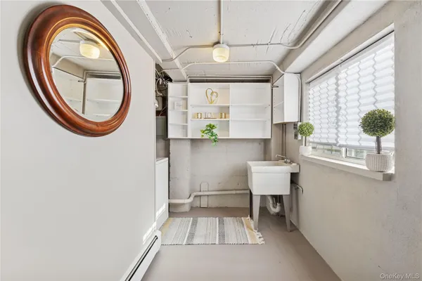 a view of entryway with front door