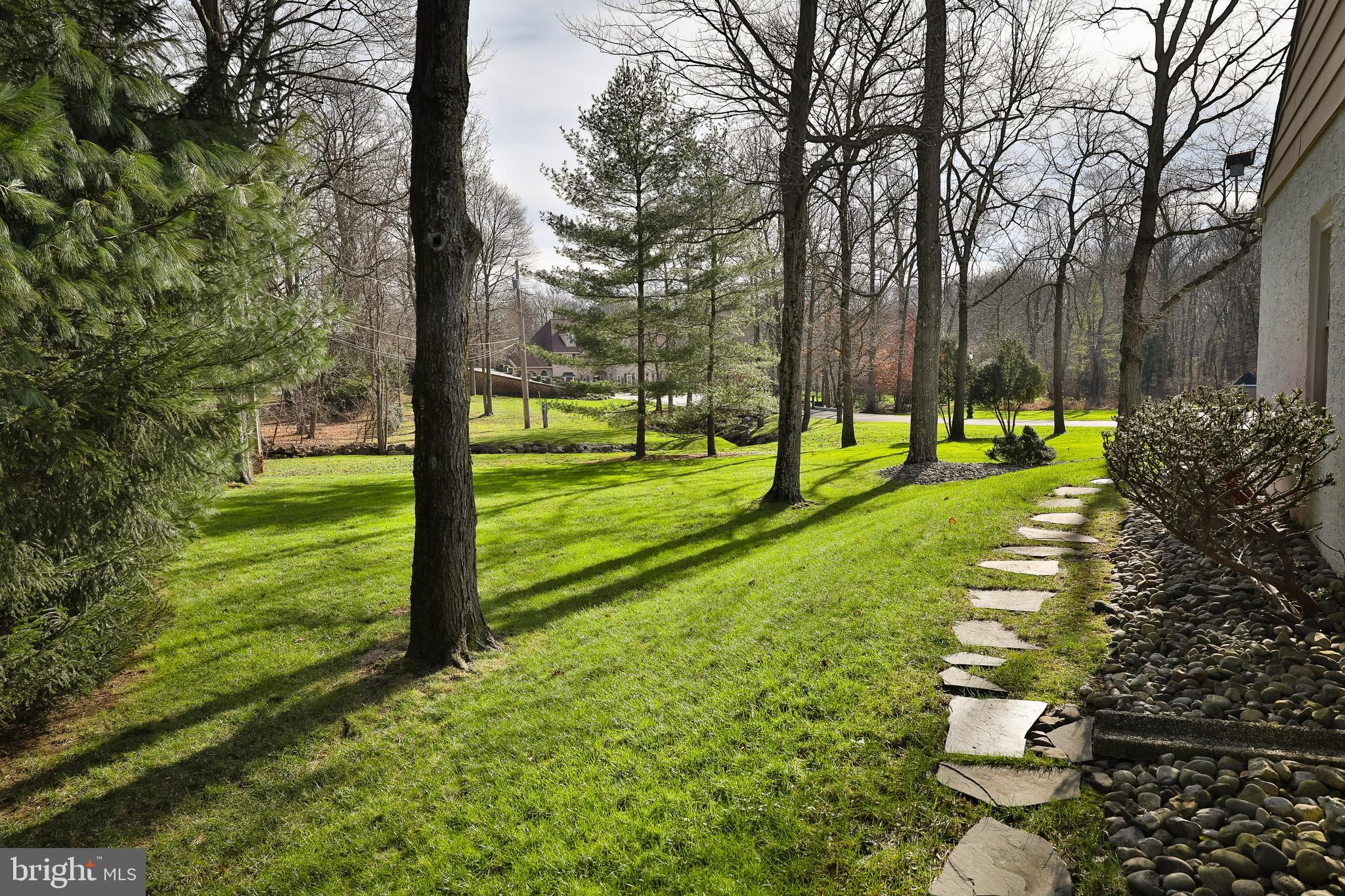 605 Raikes Road Huntingdon Valley, PA 19006 - Photo 35 of 37 side yard