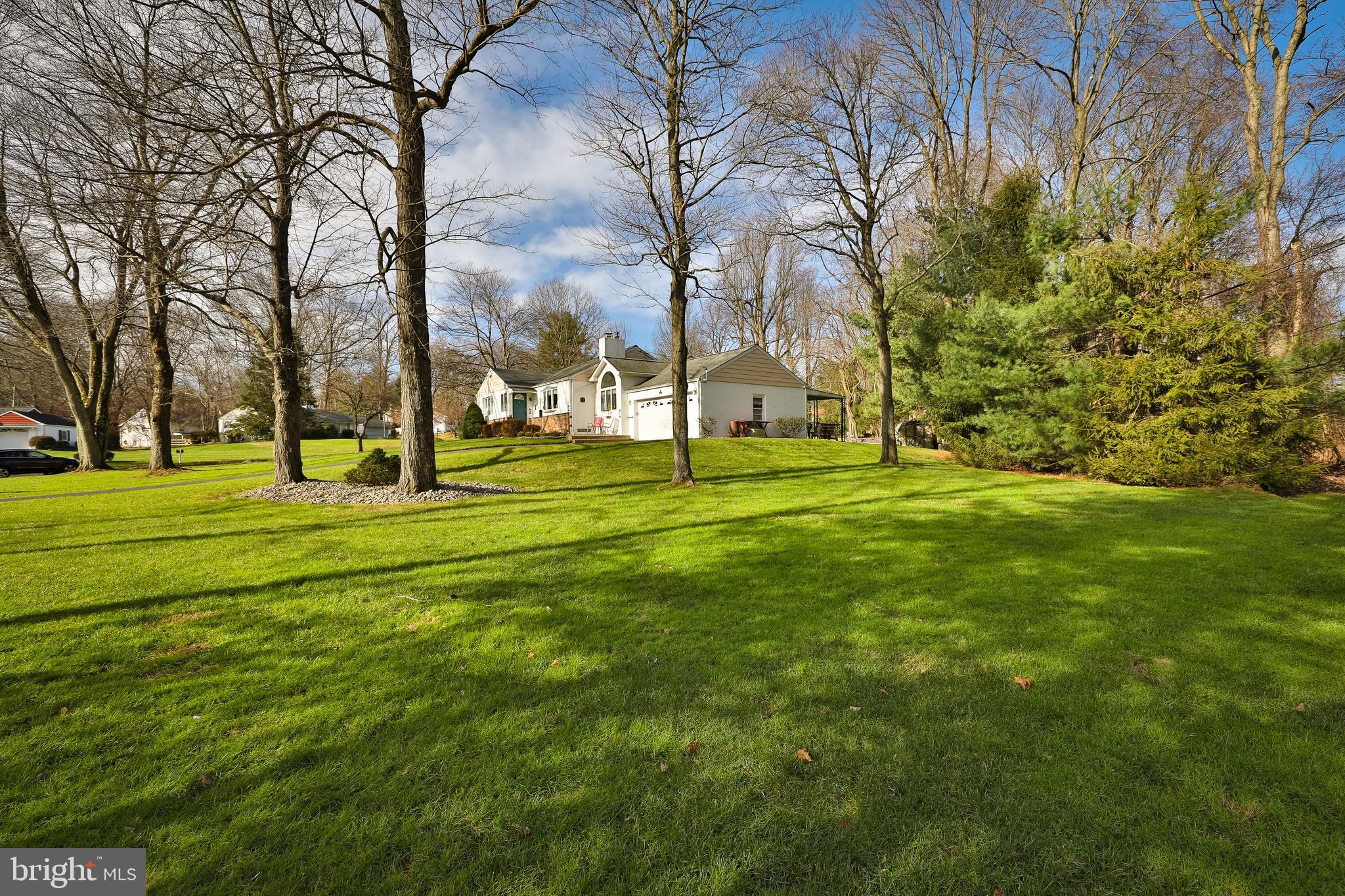 605 Raikes Road Huntingdon Valley, PA 19006 - Photo 36 of 37 side yard