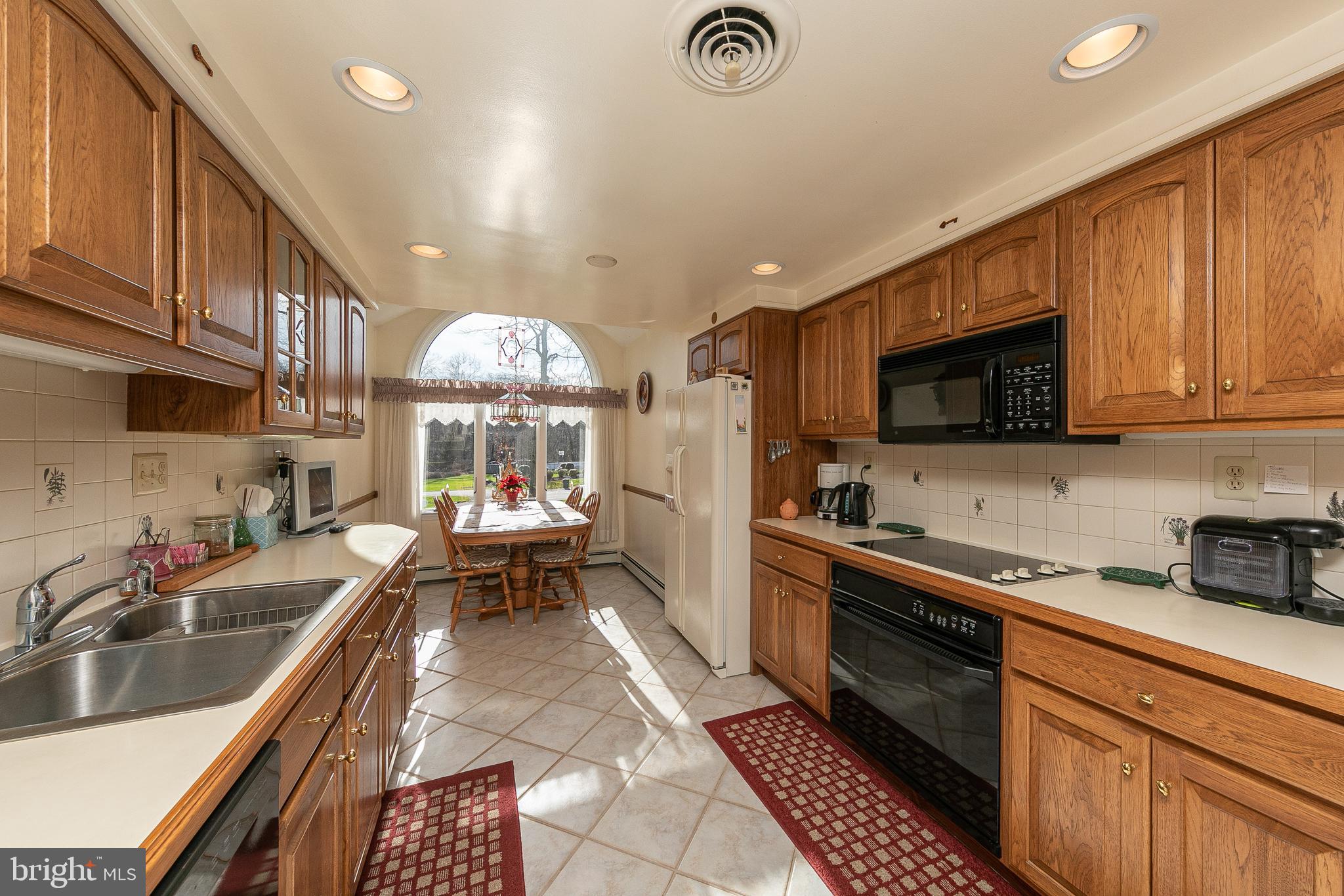 605 Raikes Road Huntingdon Valley, PA 19006 - Photo 9 of 37 Eat in Kitchen