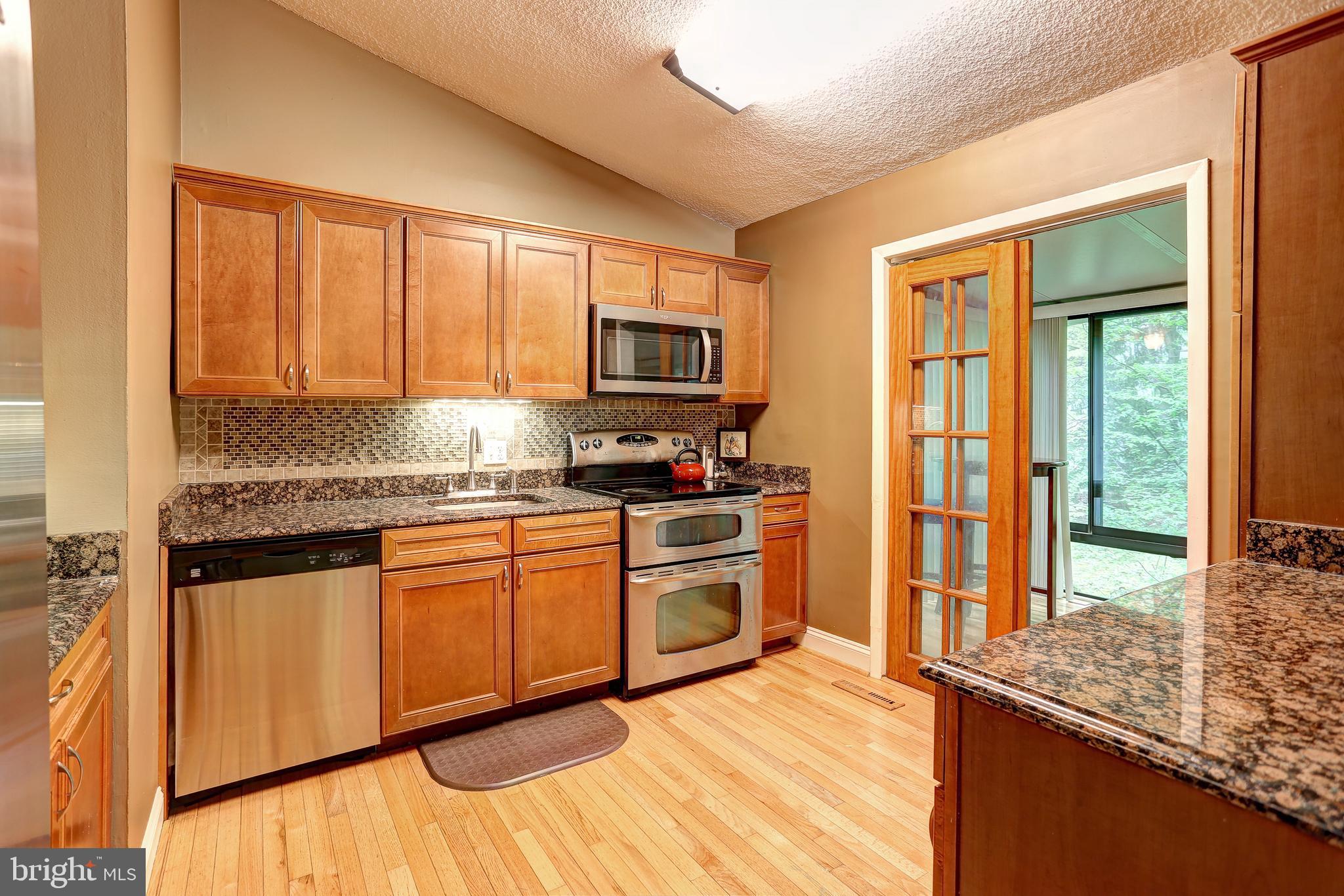 5401 Lightning View Road Columbia, MD 21045 - Photo 3 of 36 Updated Kitchen, Stainless Steel Appliances