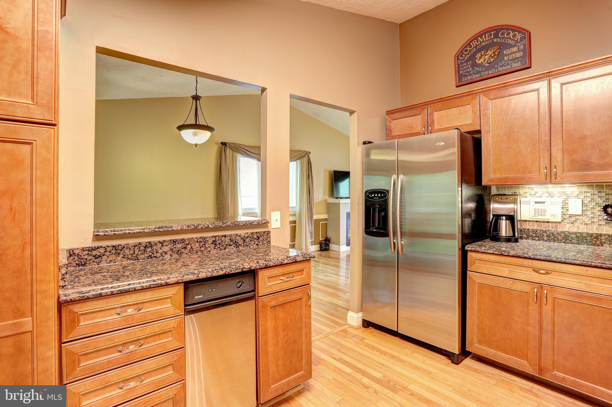 5401 Lightning View Road Columbia, MD 21045 - Photo 4 of 36 Stainless Steel Appliances, Granite Counter Tops