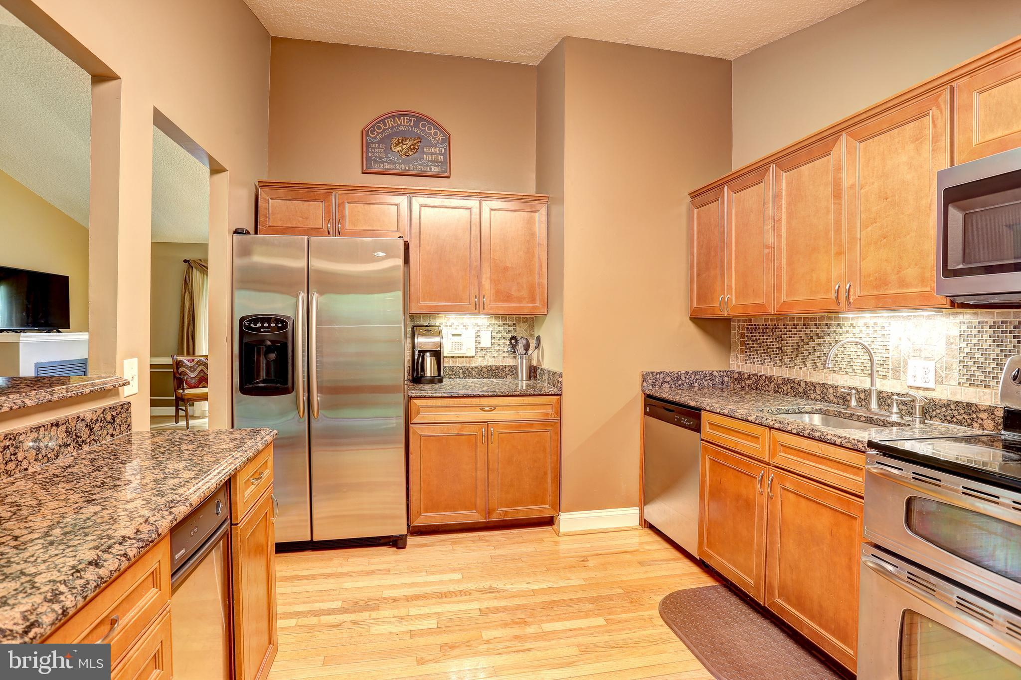 5401 Lightning View Road Columbia, MD 21045 - Photo 5 of 36 Stainless Steel Appliances, Granite Counter Tops