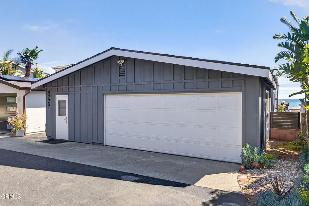 4229 Faria Road Ventura, CA 93001 - Photo 34 of 47 a backyard of a house