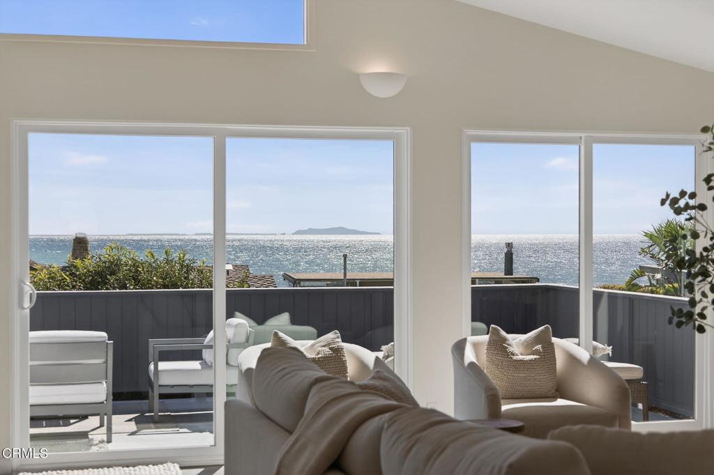 4229 Faria Road Ventura, CA 93001 - Photo 10 of 47 a living room with furniture