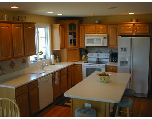 172 Keith Hill Road Grafton, MA 01560 - Photo 4 of 22 Gallery Image 4