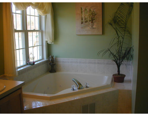 172 Keith Hill Road Grafton, MA 01560 - Photo 6 of 22 Gallery Image 6