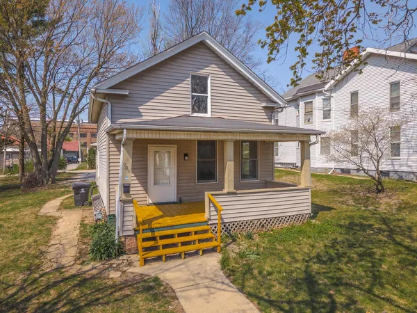 $189,000 | 706 North Prairie Street, Bloomington, IL 61701