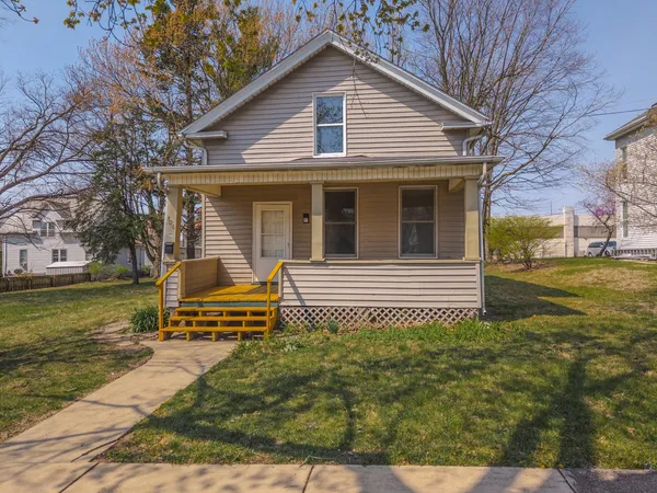 $189,000 | 706 North Prairie Street, Bloomington, IL 61701