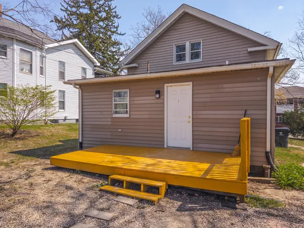 $189,000 | 706 North Prairie Street, Bloomington, IL 61701