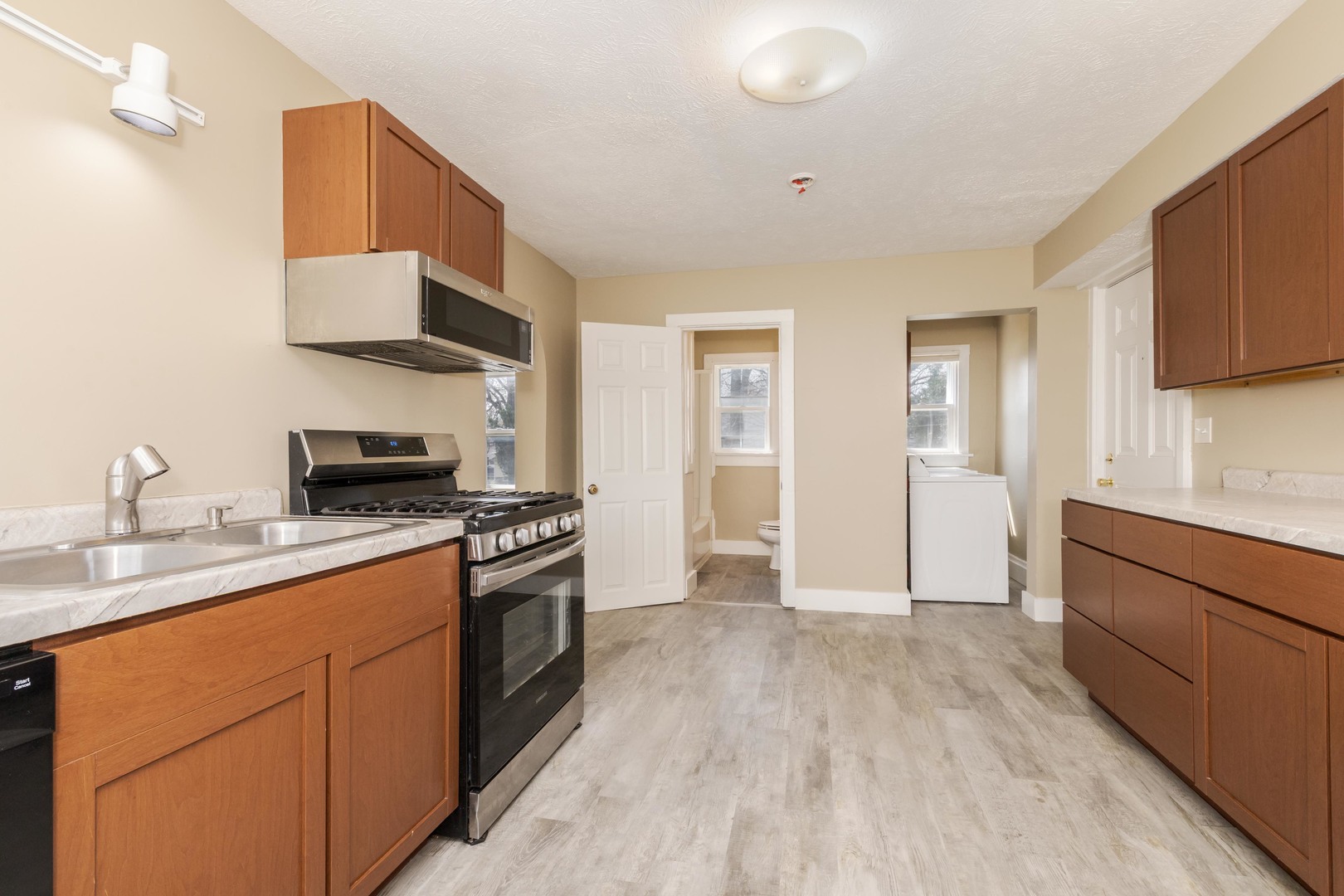 706 North Prairie Street Bloomington, IL 61701 - Photo 5 of 42