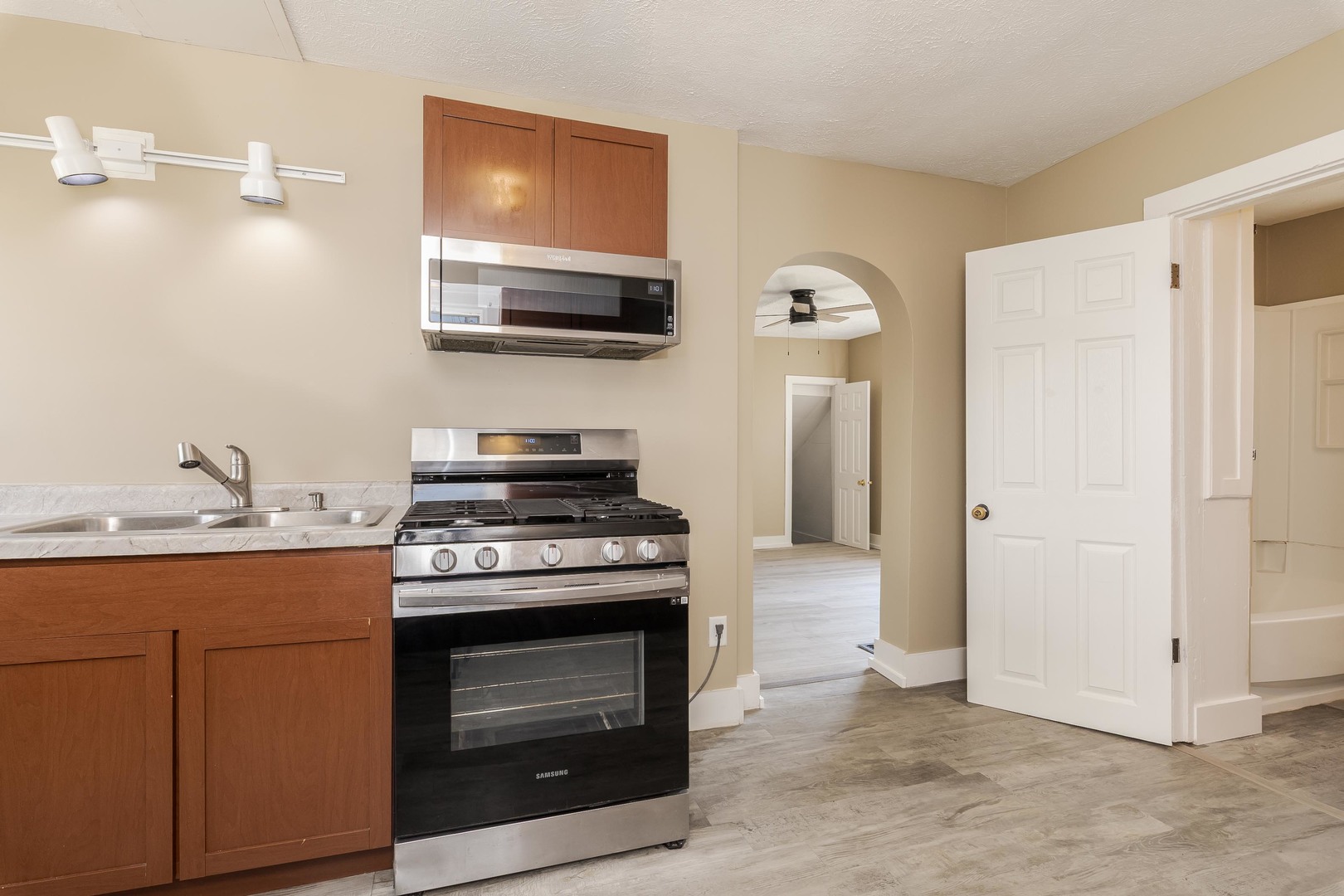 706 North Prairie Street Bloomington, IL 61701 - Photo 9 of 42