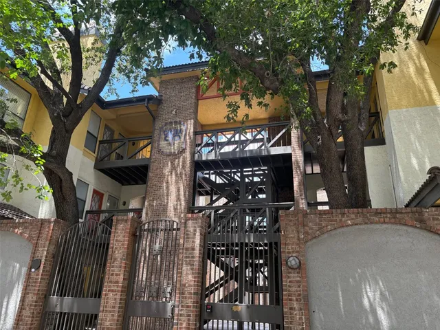 $2,000 | 806 West 24th Street, Unit 318, Austin, TX 78705