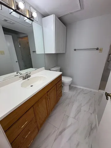 $2,000 | 806 West 24th Street, Unit 318, Austin, TX 78705