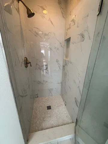 $2,000 | 806 West 24th Street, Unit 318, Austin, TX 78705