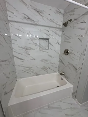 $2,000 | 806 West 24th Street, Unit 318, Austin, TX 78705