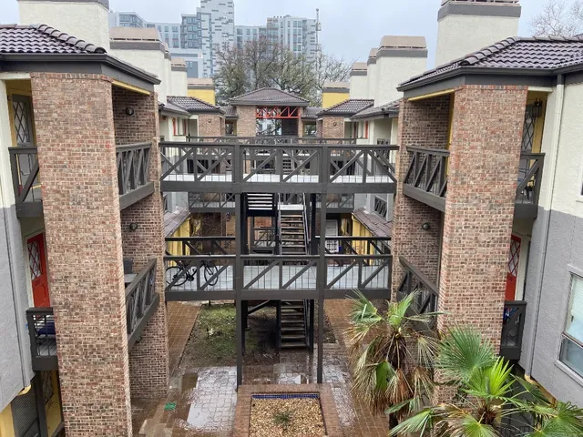 $2,000 | 806 West 24th Street, Unit 318, Austin, TX 78705