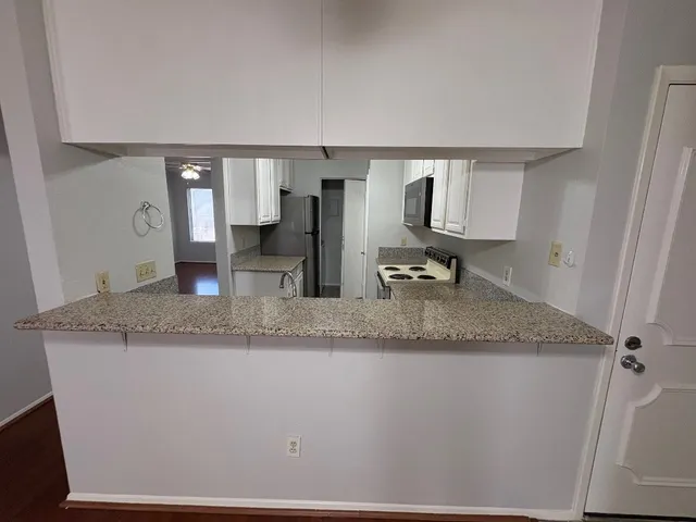 $2,000 | 806 West 24th Street, Unit 318, Austin, TX 78705