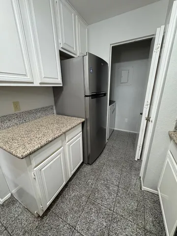 $2,000 | 806 West 24th Street, Unit 318, Austin, TX 78705