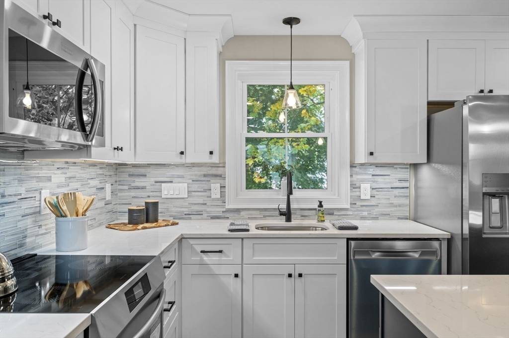 9 Acton Road, Unit 11 Chelmsford, MA 01824 - Photo 9 of 32 Gallery Image 9